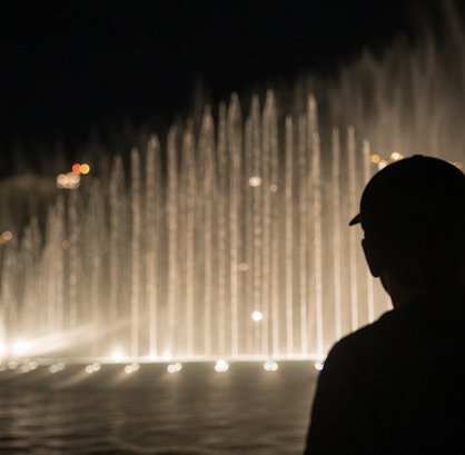 Live fountain choreography creating an unpredictable production challenge